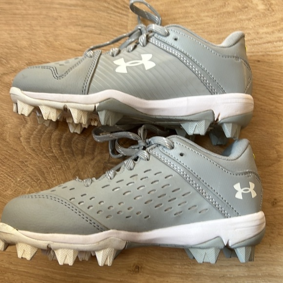 Under Armour Cleats - Gray and White - Little Boy size 13 - Picture 2 of 6